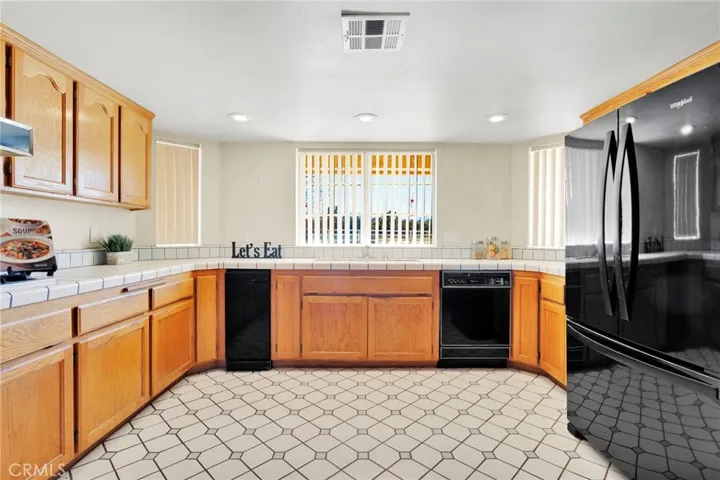 11062 Hollister Road, Oak Hills, California 92344