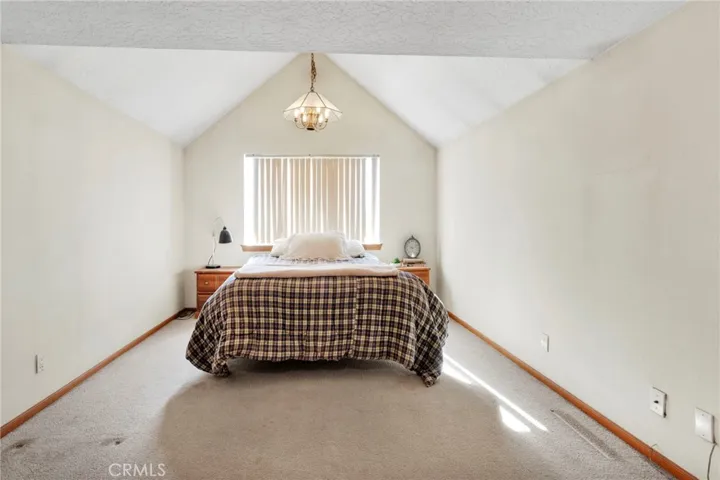 11062 Hollister Road, Oak Hills, California 92344