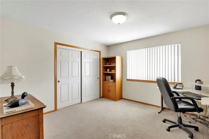 11062 Hollister Road, Oak Hills, California 92344