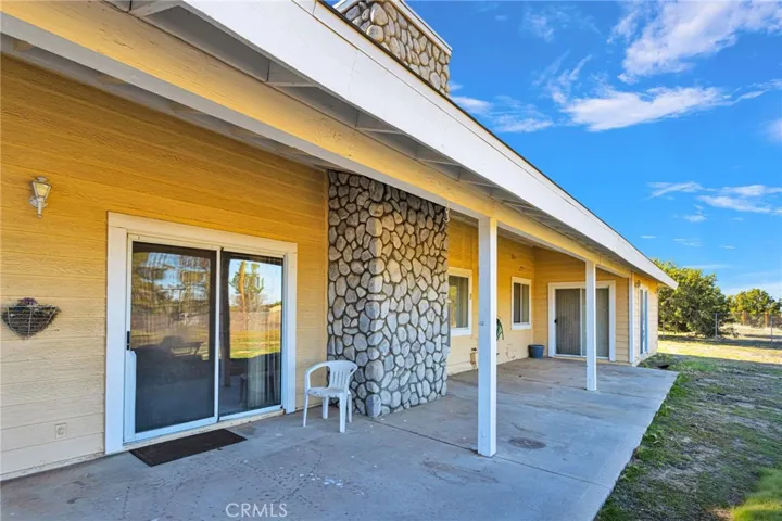 11062 Hollister Road, Oak Hills, California 92344