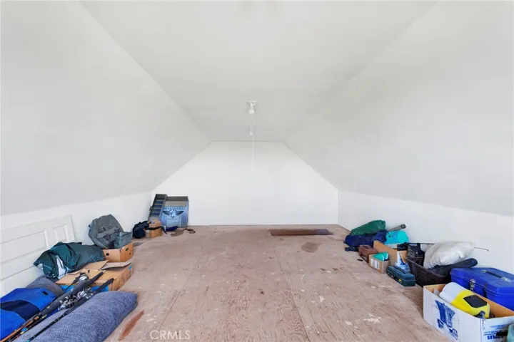11062 Hollister Road, Oak Hills, California 92344