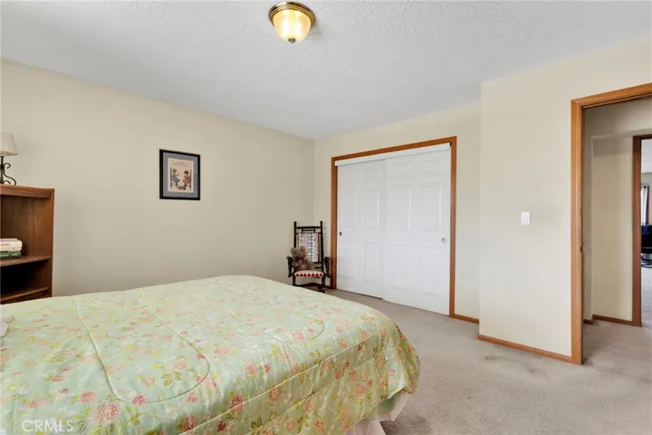 11062 Hollister Road, Oak Hills, California 92344