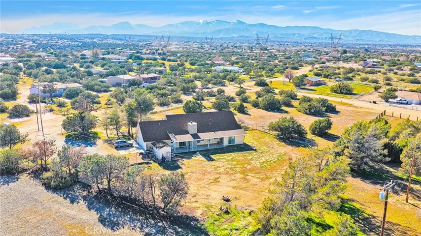 11062 Hollister Road, Oak Hills, California 92344