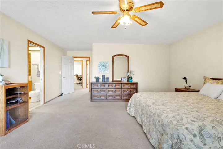 11062 Hollister Road, Oak Hills, California 92344