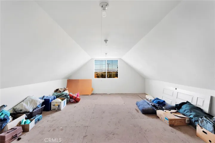 11062 Hollister Road, Oak Hills, California 92344