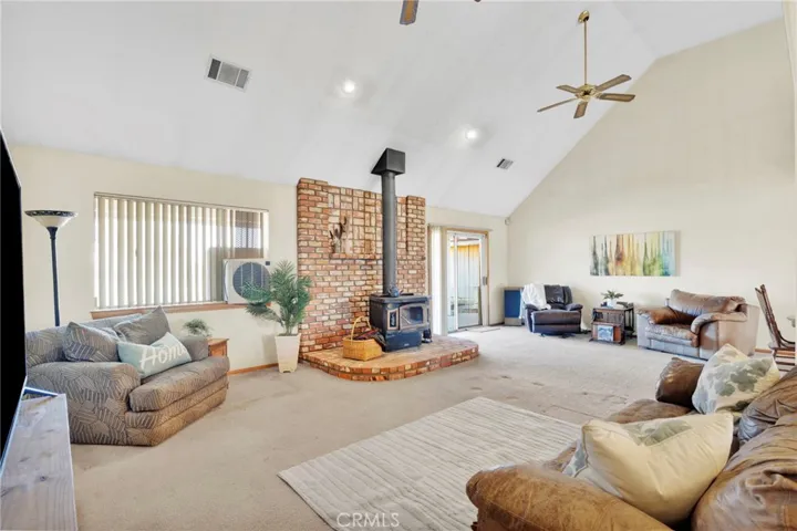 11062 Hollister Road, Oak Hills, California 92344