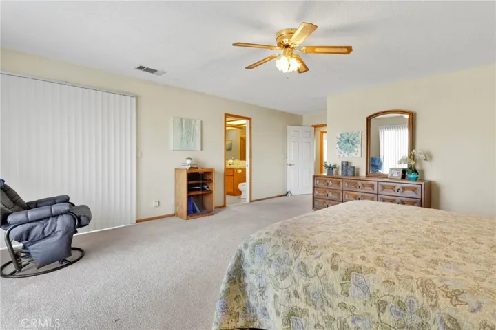 11062 Hollister Road, Oak Hills, California 92344