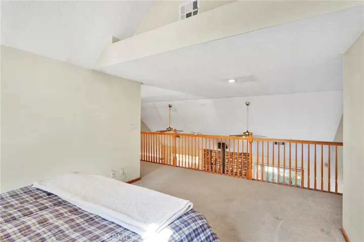 11062 Hollister Road, Oak Hills, California 92344