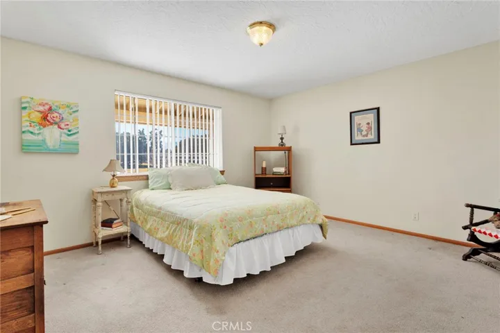 11062 Hollister Road, Oak Hills, California 92344
