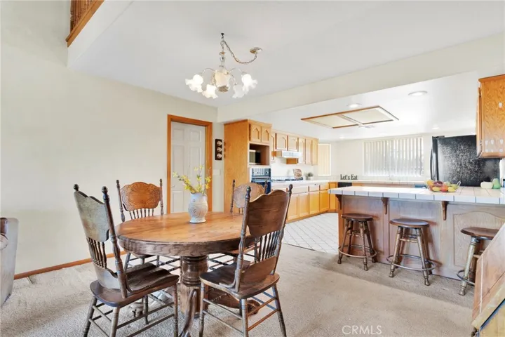 11062 Hollister Road, Oak Hills, California 92344