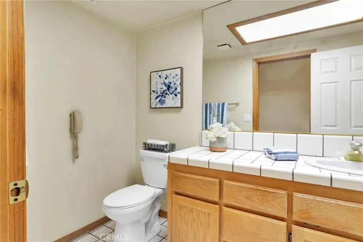 11062 Hollister Road, Oak Hills, California 92344