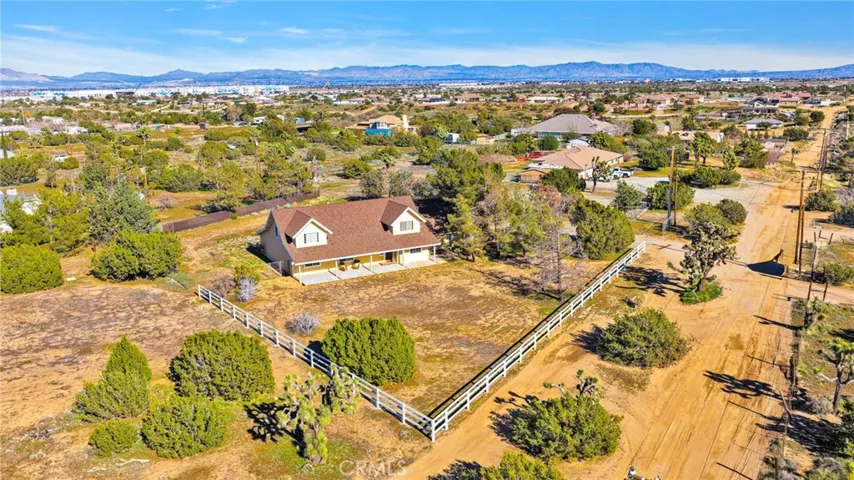 11062 Hollister Road, Oak Hills, California 92344