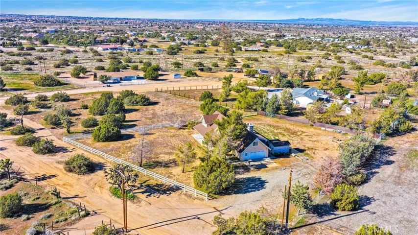 11062 Hollister Road, Oak Hills, California 92344