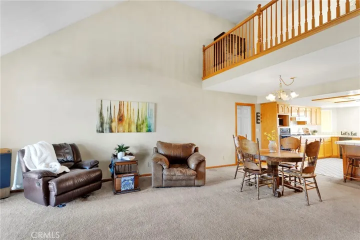11062 Hollister Road, Oak Hills, California 92344