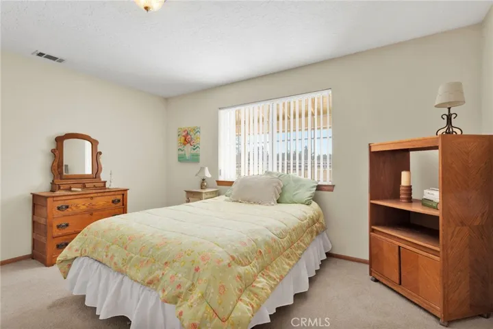 11062 Hollister Road, Oak Hills, California 92344