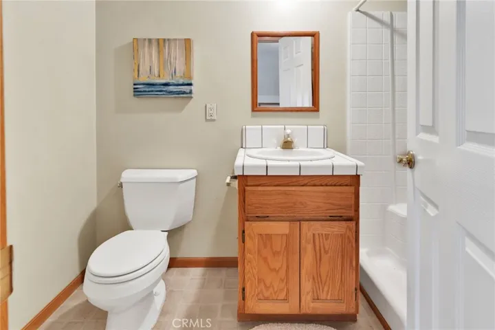 11062 Hollister Road, Oak Hills, California 92344
