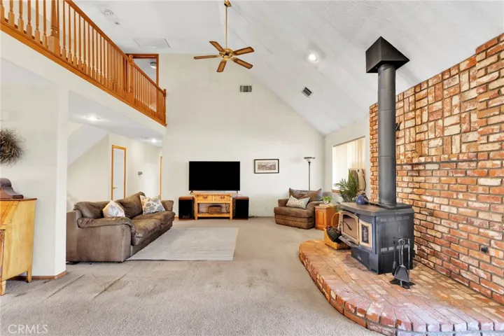 11062 Hollister Road, Oak Hills, California 92344