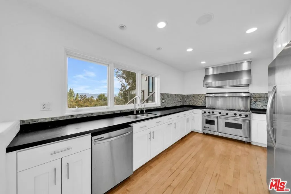 15263 Mulholland Drive, Los Angeles, California 90077 home-pic-6