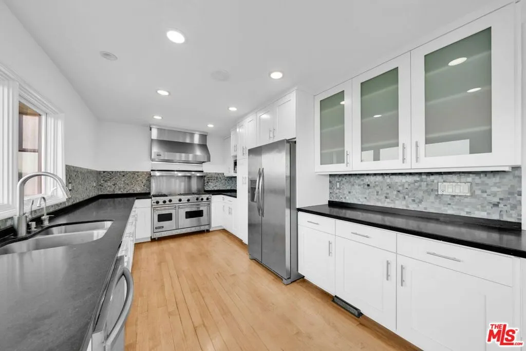 15263 Mulholland Drive, Los Angeles, California 90077 home-pic-7