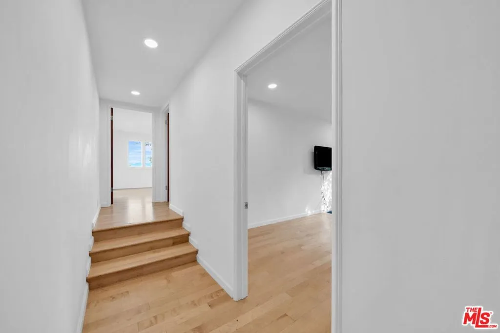 15263 Mulholland Drive, Los Angeles, California 90077 home-pic-41