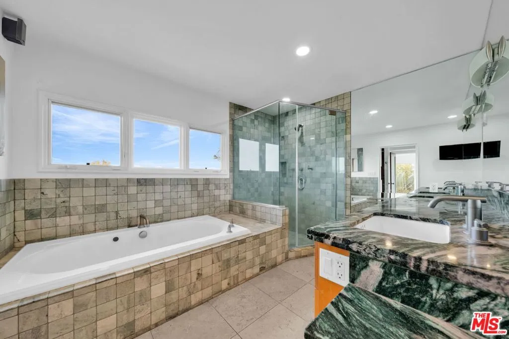 15263 Mulholland Drive, Los Angeles, California 90077 home-pic-19