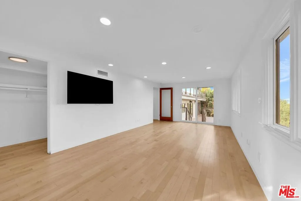 15263 Mulholland Drive, Los Angeles, California 90077 home-pic-43