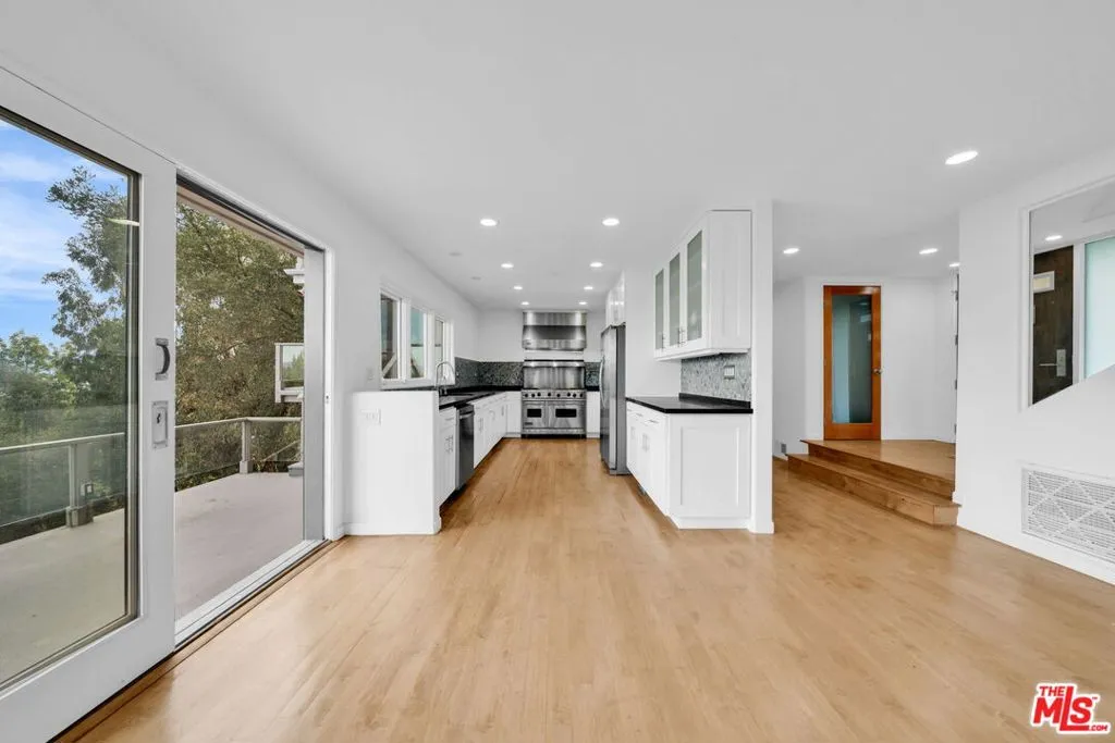 15263 Mulholland Drive, Los Angeles, California 90077 home-pic-5