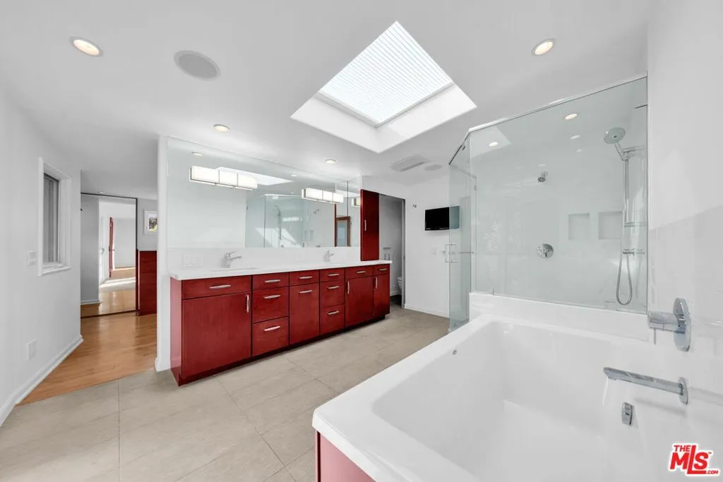 15263 Mulholland Drive, Los Angeles, California 90077 home-pic-31