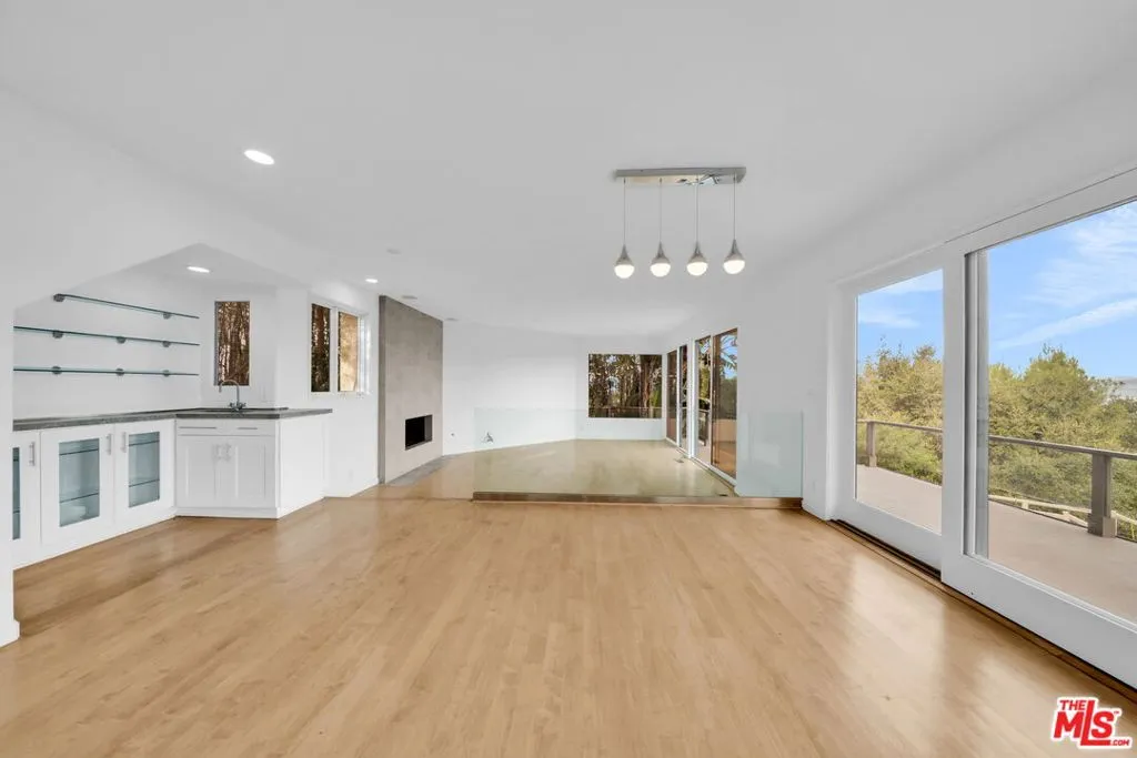 15263 Mulholland Drive, Los Angeles, California 90077 home-pic-10