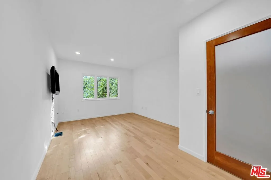 15263 Mulholland Drive, Los Angeles, California 90077 home-pic-39