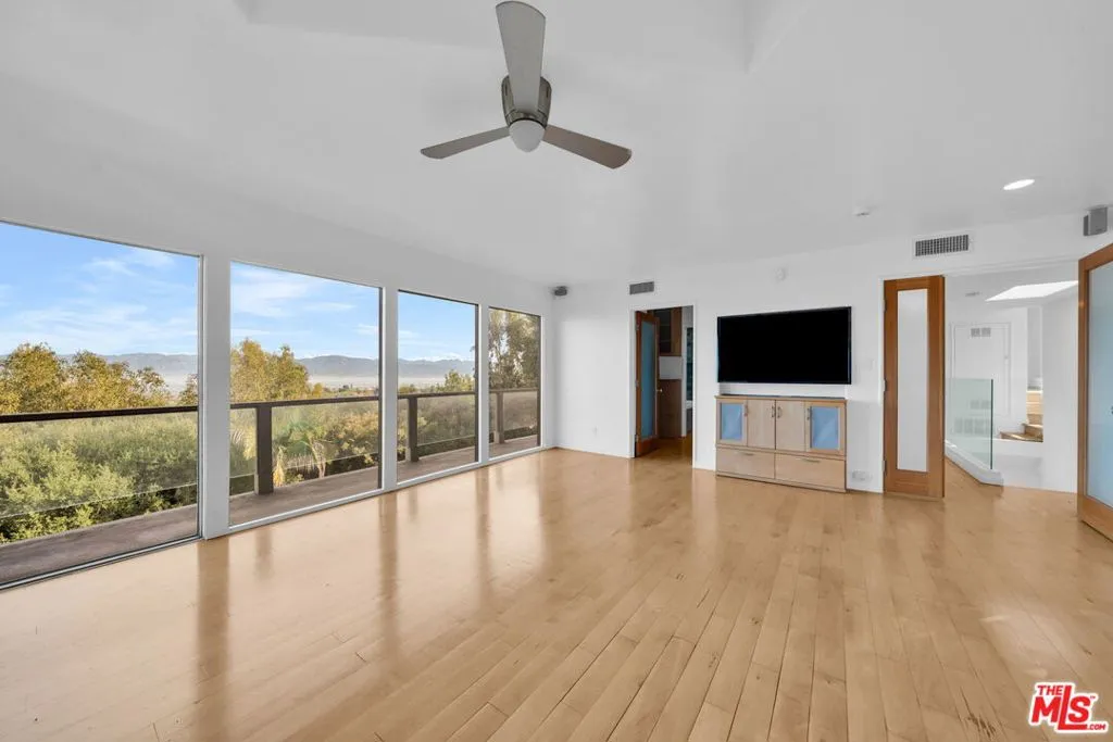 15263 Mulholland Drive, Los Angeles, California 90077 home-pic-17