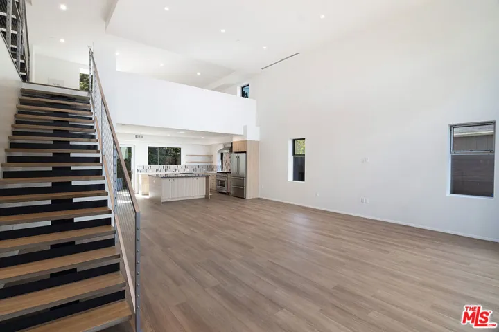 LIVING AREA WITHOUT DIGITAL ST