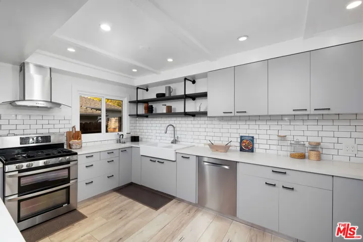 5751 Andasol Avenue, Encino, California 91316