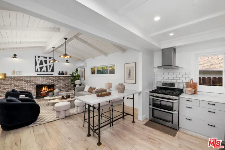 5751 Andasol Avenue, Encino, California 91316