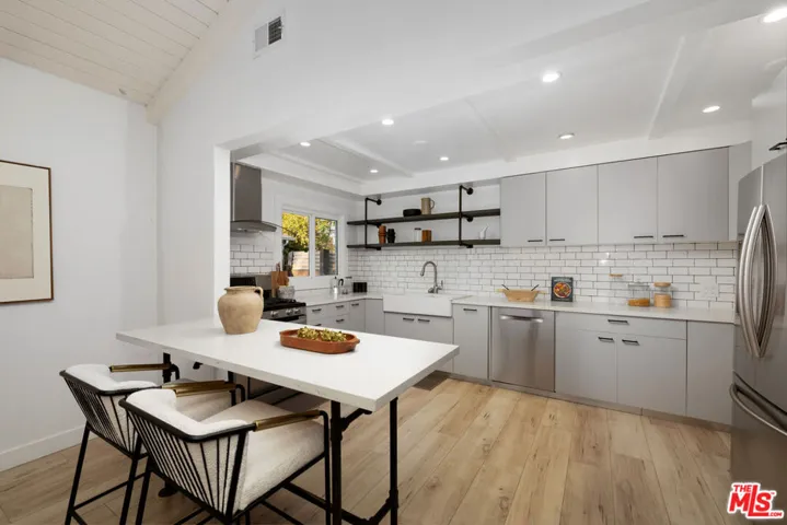 5751 Andasol Avenue, Encino, California 91316