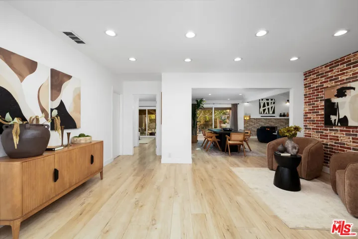 5751 Andasol Avenue, Encino, California 91316