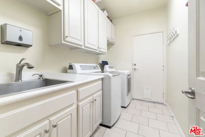 6390 N Angels Peak Drive, San Bernardino, California 92407