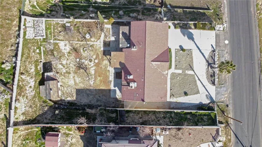 LARGE R/V ACCESS LOT