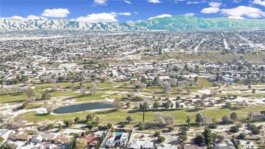 GOLF COURSE MOUNTAIN VIEWS