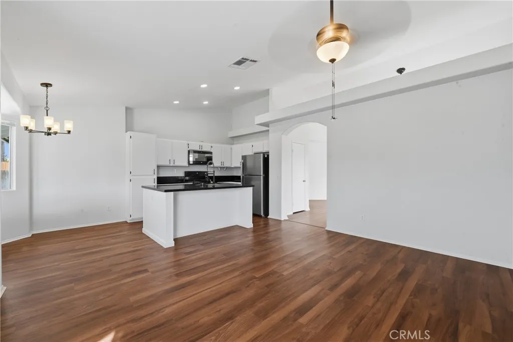 9150 Senna Court, Fontana, California 92335 home-pic-13