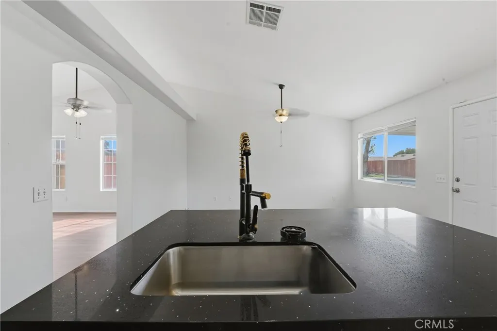 9150 Senna Court, Fontana, California 92335 home-pic-15