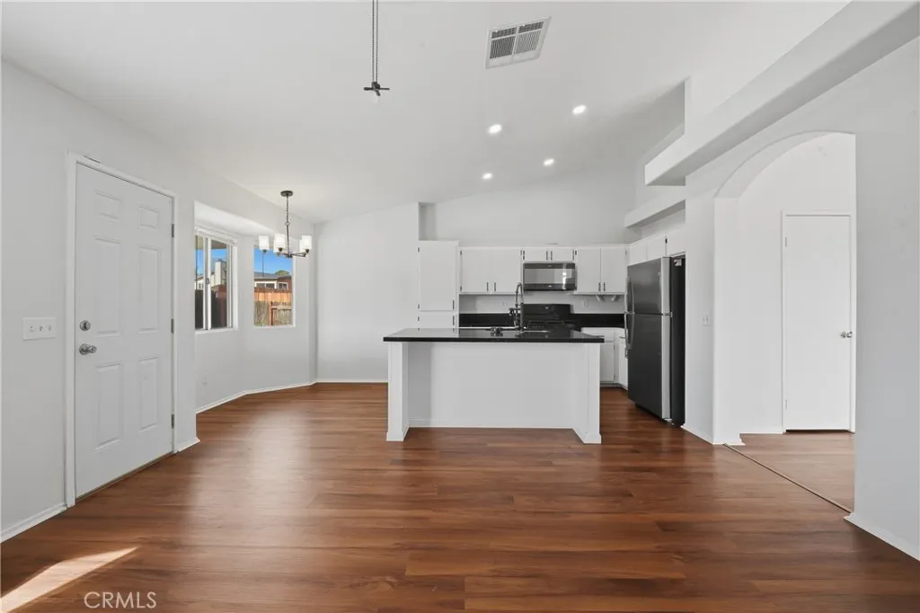 9150 Senna Court, Fontana, California 92335 home-pic-19