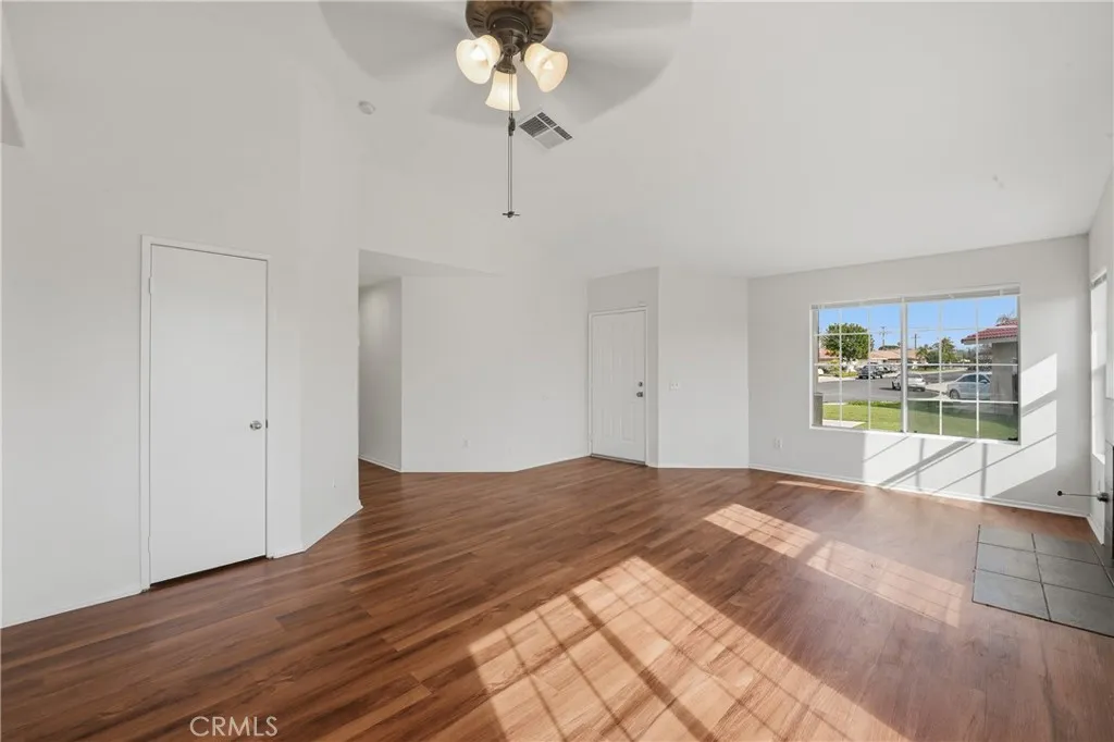 9150 Senna Court, Fontana, California 92335 home-pic-10