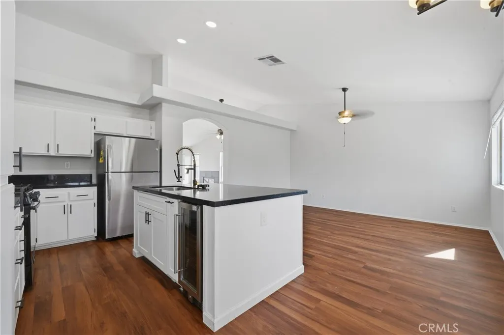 9150 Senna Court, Fontana, California 92335 home-pic-21
