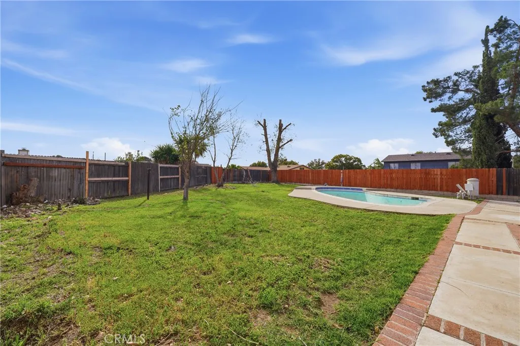 9150 Senna Court, Fontana, California 92335 home-pic-47