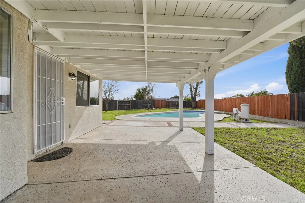 9150 Senna Court, Fontana, California 92335 home-pic-43
