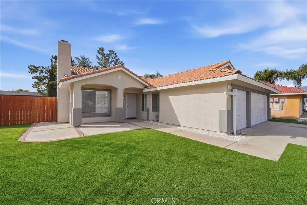 9150 Senna Court, Fontana, California 92335 home-pic-3