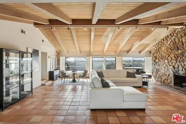 VS Living Room/ Dining Room