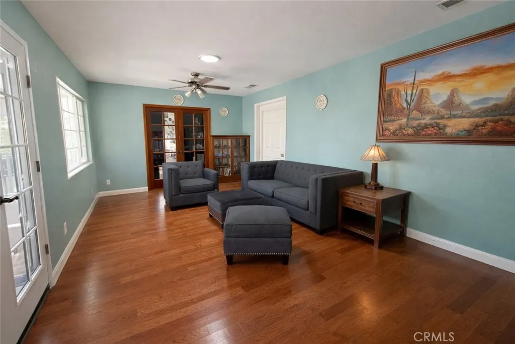 1071 E 46th, Long Beach, California 90807 home-pic-2