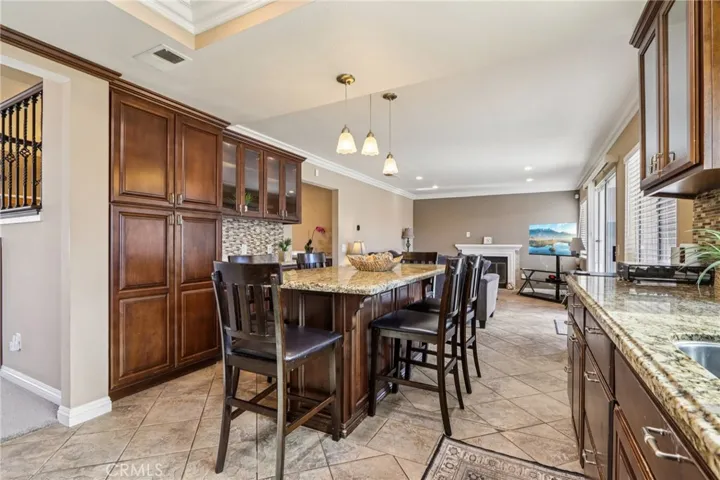 Seamless flow from kitchen to family room